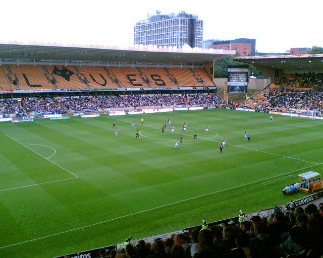 Molineux_Ground,_Wolverhampton.jpg