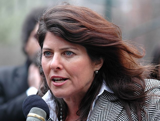 794px-Naomi_Wolf_speaking_at_a_press_conference_in_New_York's_Foley_Square_on_March_28,_2012.jpg