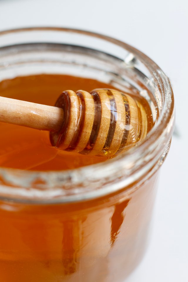 honey-jar-with-wooden-honey-dipper.jpg