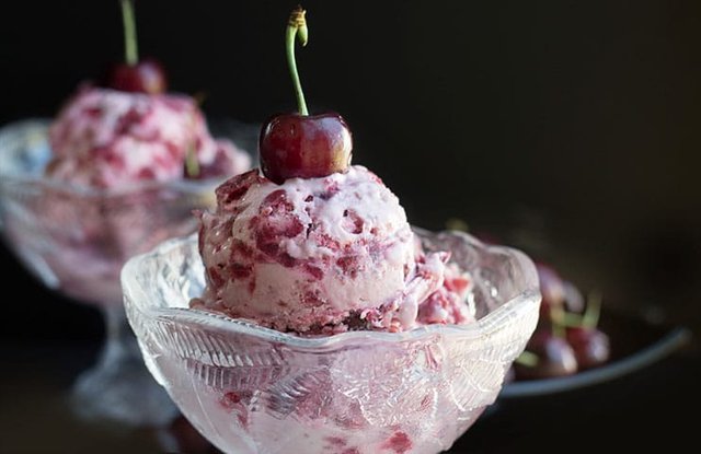 Easy-Homemade-Cherry-Ice-Cream-feature1.jpg