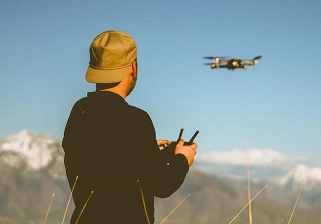 آموزش-پرواز-با-پهپاد-how-to-fly-a-drone-djiland-com-a.jpg