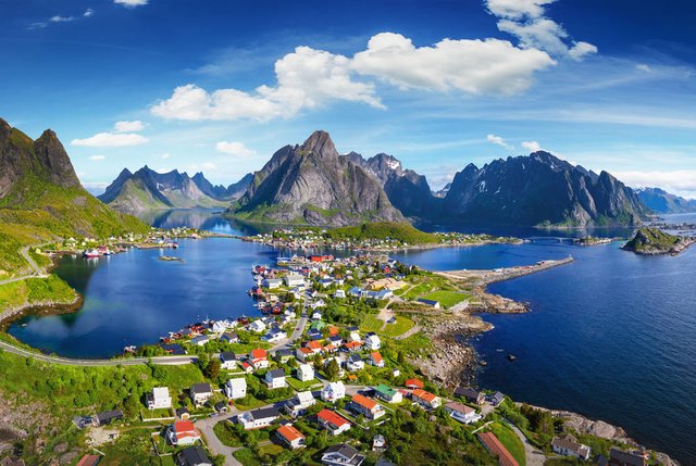 Reine_Lofoten_Islands_348023.jpg