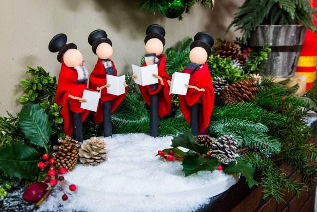 home-family-diy-christmas-carolers.jpg