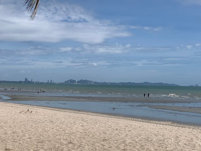 Bang Saen Beach2.jpg