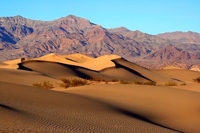 1200px-Mesquite_Sand_Dunes_in_Death_Valley.jpg