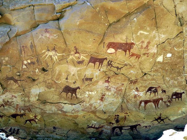 Prehistoric_Rock_Paintings_at_Manda_Guéli_Cave_in_the_Ennedi_Mountains_-_northeastern_Chad_2015.jpg