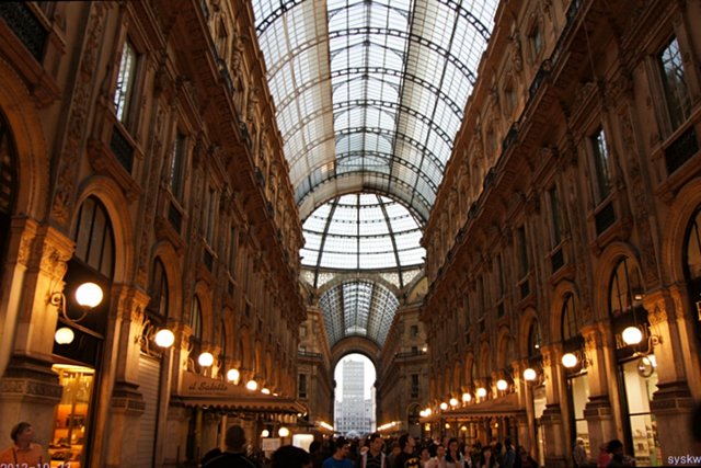 b-EU121022-010803.jpg