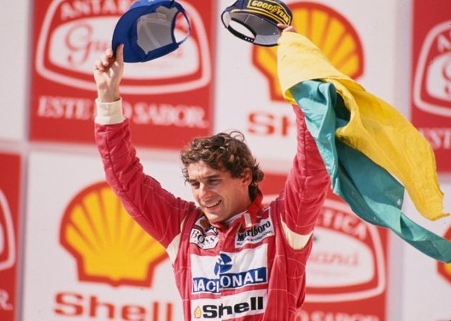 Ayrton_Senna_at_Interlagos_1993.jpg