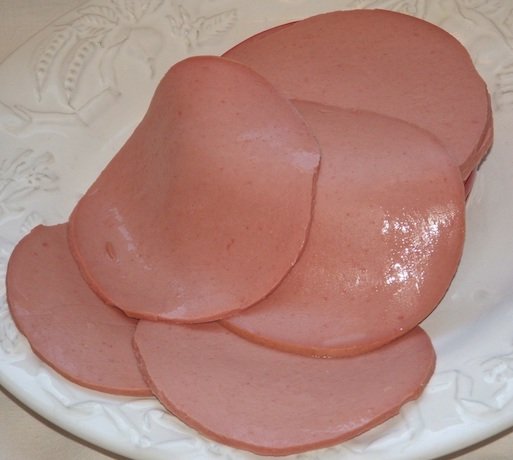 Bologna_lunch_meat_style_sausrage.jpg