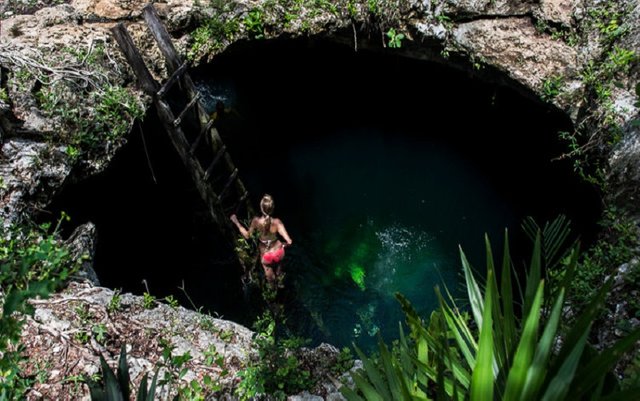 4.1cenote dos ojos.jpg