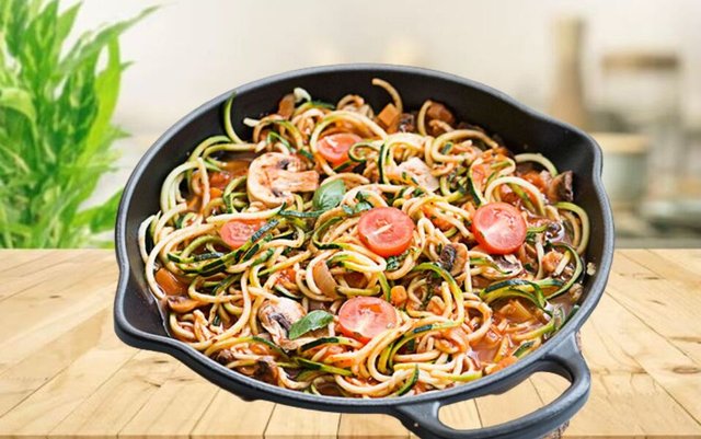 Zucchini Noodles with Tomato Sauce.jpg
