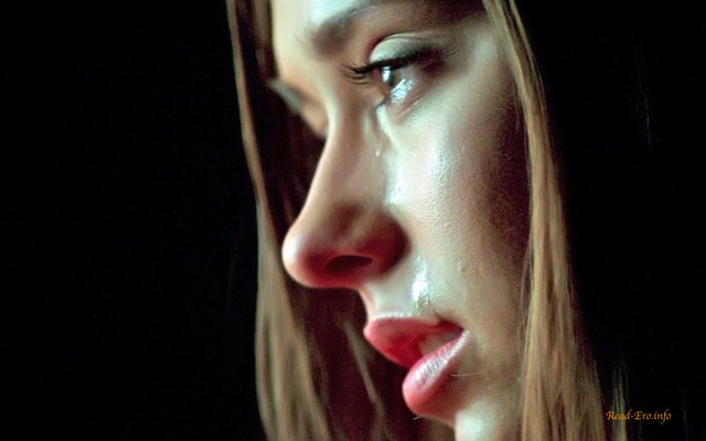 women-crying_00314788.jpg