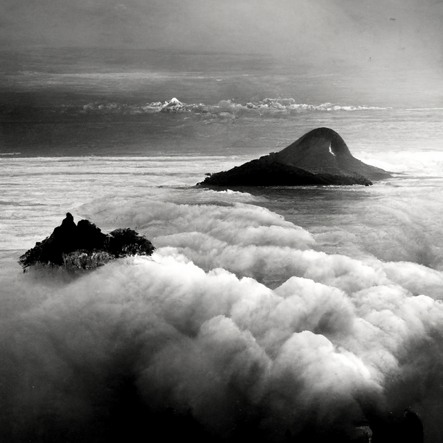 Xaodka_Realistic_black_and_white_photo._Monte_Faito_mountain_on_9647dd82-27ab-4029-aa84-2d8b88746eec.png