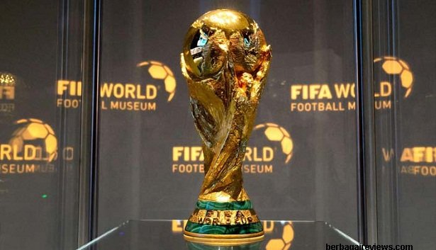 Piala Dunia_(WOrld Cup)_FIFA_(Fédération Internationale de Football Association).jpg