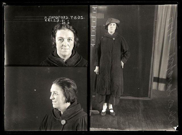 Female-gangster-Mug-Shots-03.jpg