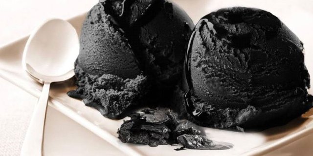 Helado-Negro_Courtesy-Iceberg.jpg