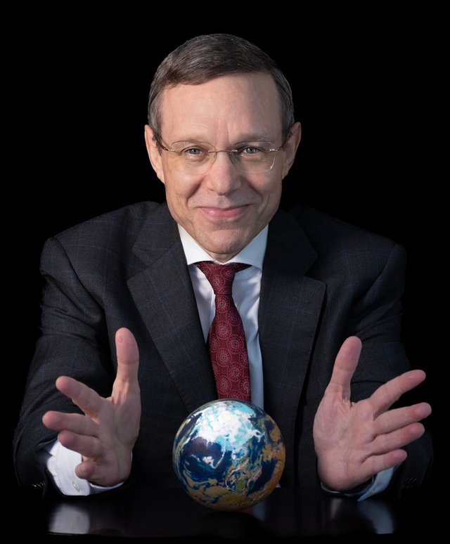 2048px-Avi_Loeb_in_2023_02.jpg