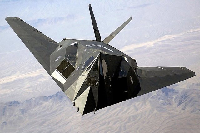 8LrieHqSiecEXaco_1280px-F-117_Nighthawk_Front.jpg