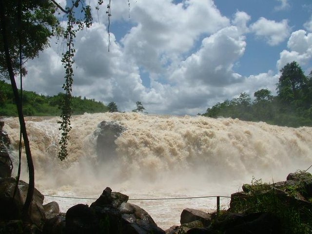 Gia-long-water-fall.jpg