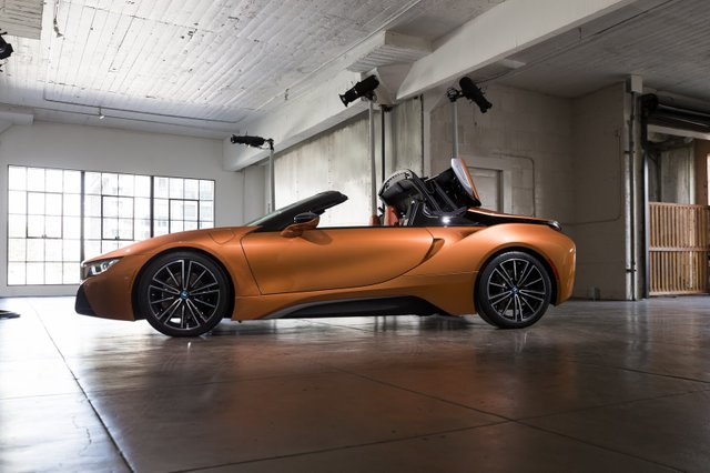 2019-BMW-i8-Roadster-Coupe-20.jpg