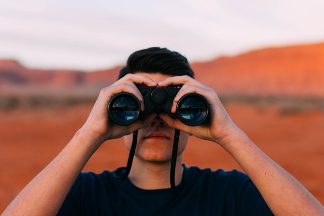 binoculars-1209011.jpg