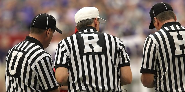 american-football-referees-1476038_1280.jpg