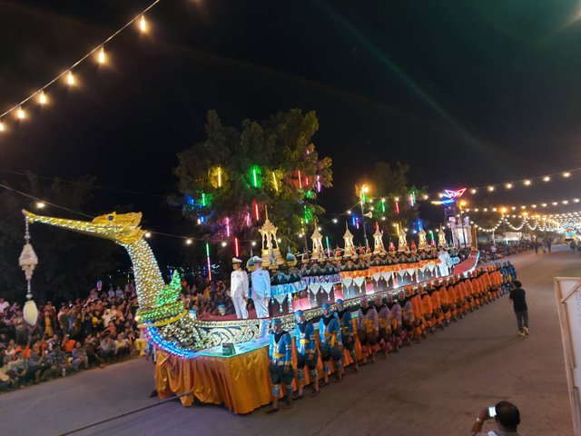 Loy Krathong parade19.jpg