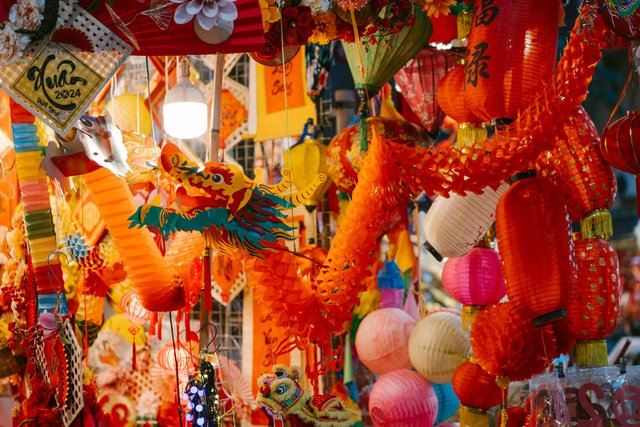 free-photo-of-view-of-colorful-decorations-at-a-market-in-vietnam.jpeg