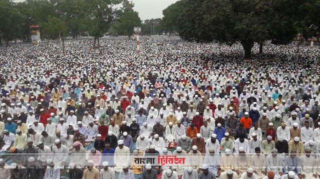 কড়া নিরাপত্তায় শোলাকিয়ায় দেশের সবচেয়ে বড় ঈদ জামাত অনুষ্ঠিত.jpg