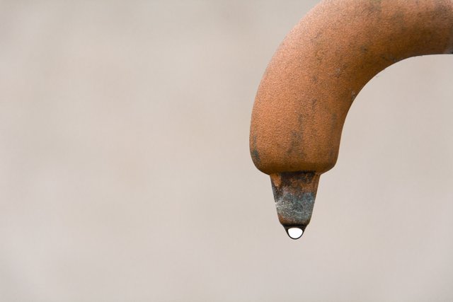 old-hand-water-pump.jpg