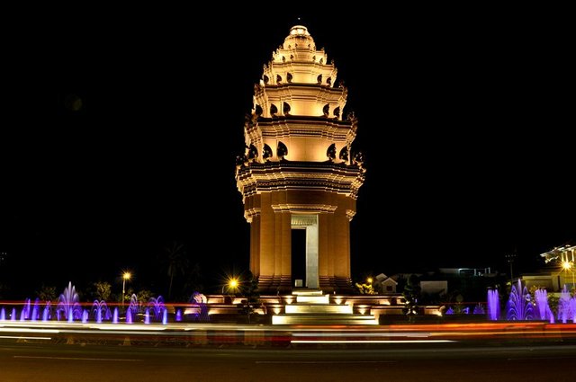 SERVICEONE-CAMBODIA-Independence-Monument-travel-Phnom-Penh.jpg
