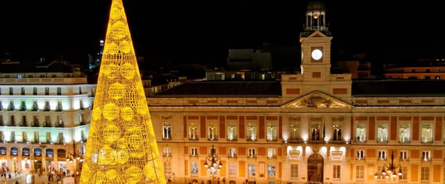 arbol-y-reloj-puerta-del-sol-2013-1224x507.jpg