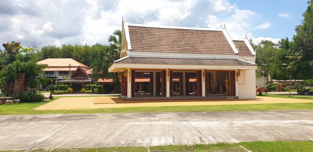 Wat Phra Boromthat Sawi17.jpg