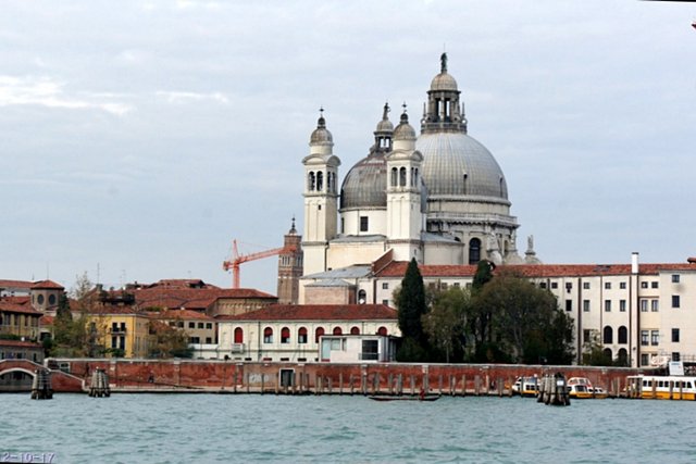 b-EU121017-213337.jpg
