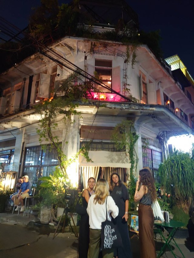 cozy restaurant1.jpg