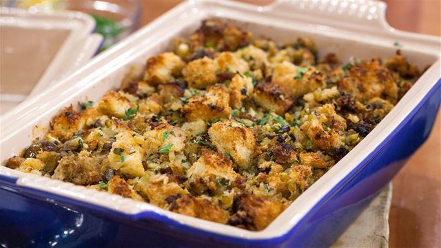 al-roker-sausage-chestnut-cornbread-stuffing-tease-today-161111-02_ff6ecbb800b68d62b4a303e216a8553e.today-inline-small2x.jpg