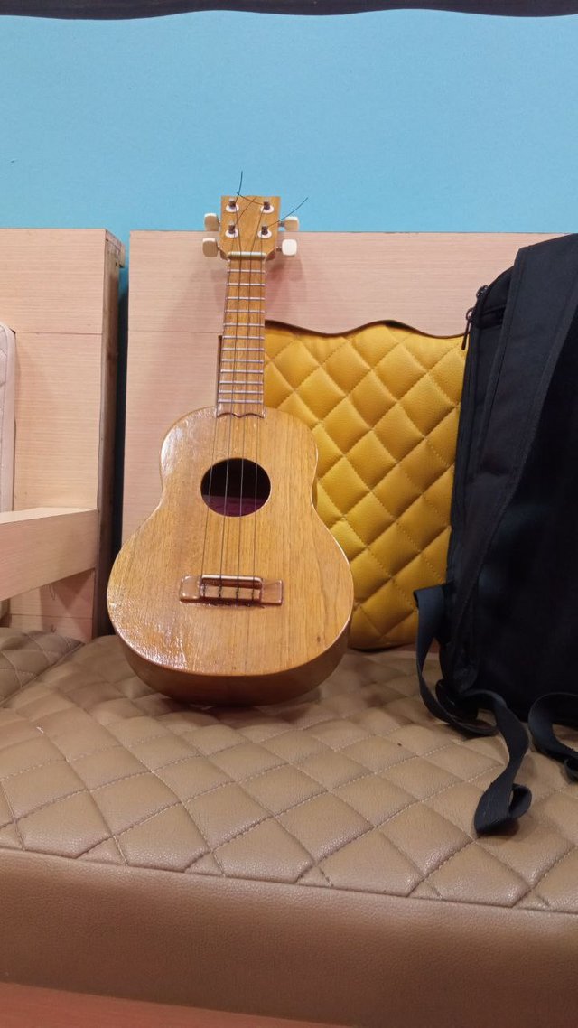 ukulele.jpg