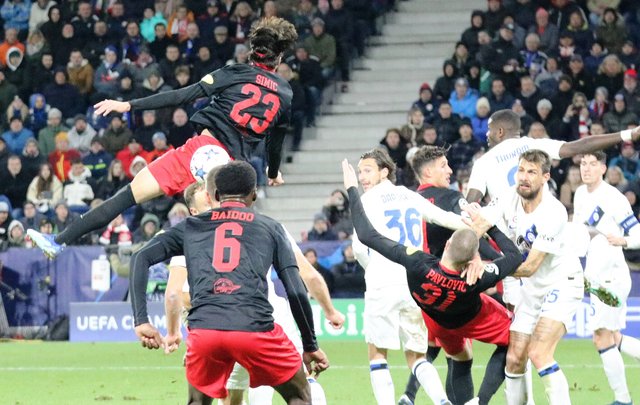 2048px-FC_Salzburg_gegen_Inter_Mailand_(UEFA_Championsleague_2023-11-08)_68.jpg