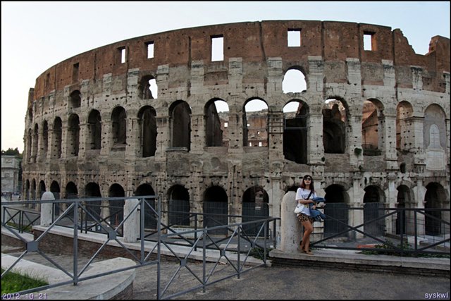 b-EU121021-005359.jpg