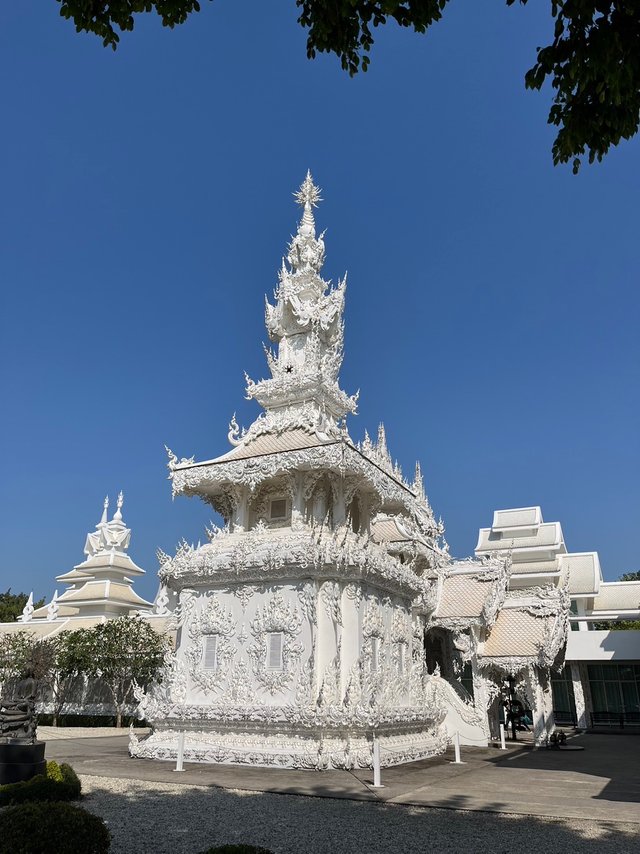 Wat Rong Khun6.jpg