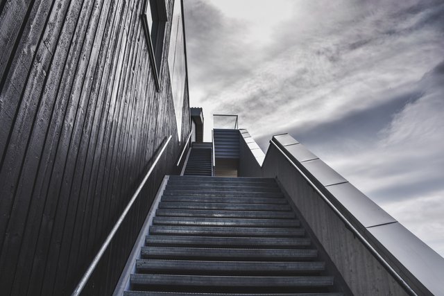 stairs-918735_1920.jpg