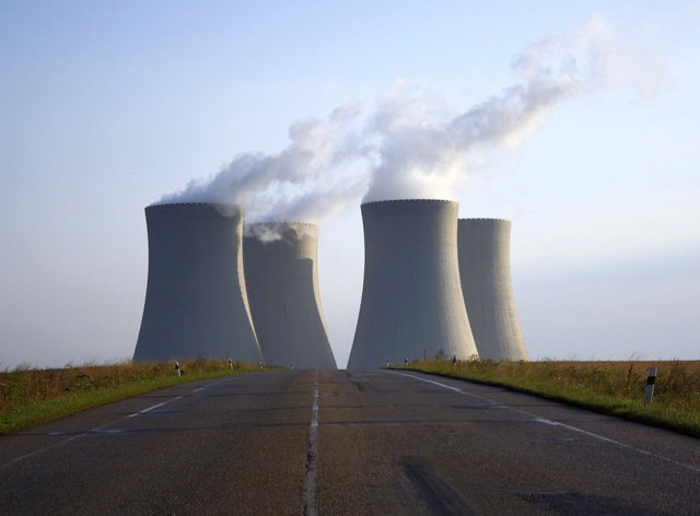 042 nuclear-power-plant-Pixabay2.jpg