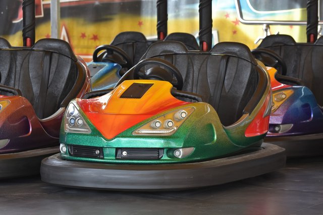 bumper-cars-g40802a0a3_1920.jpg