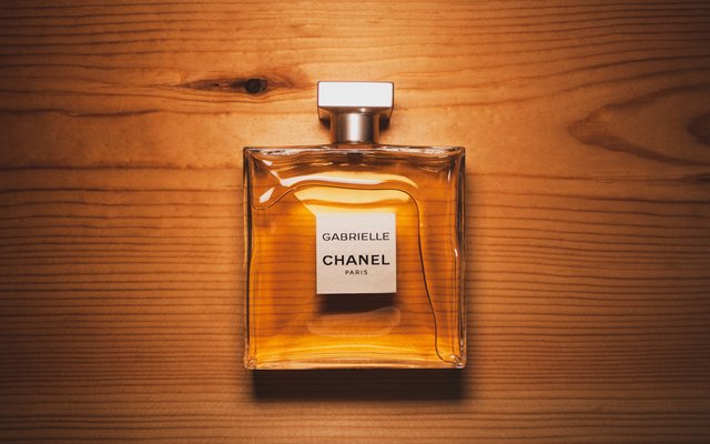 bottle-brand-chanel-1557980.jpg