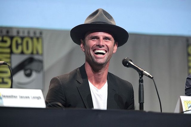 SDCC_2015_-_Walton_Goggins_(19733622661).jpg