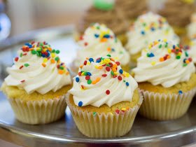 cupcakes-2250367_1920.jpg