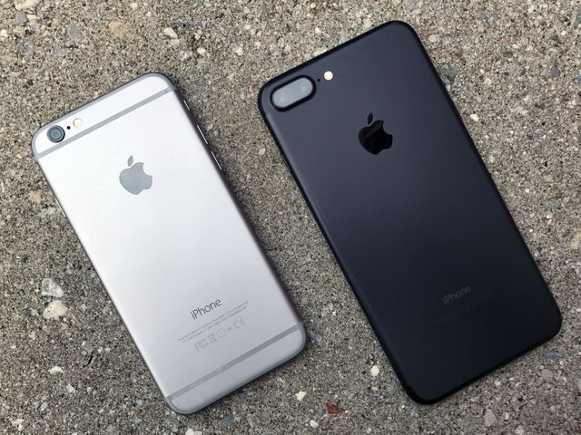 iphone-7-space-gray-vs-matte-black.jpg