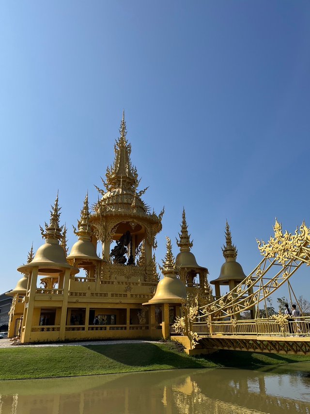 Wat Rong Khun8.jpg