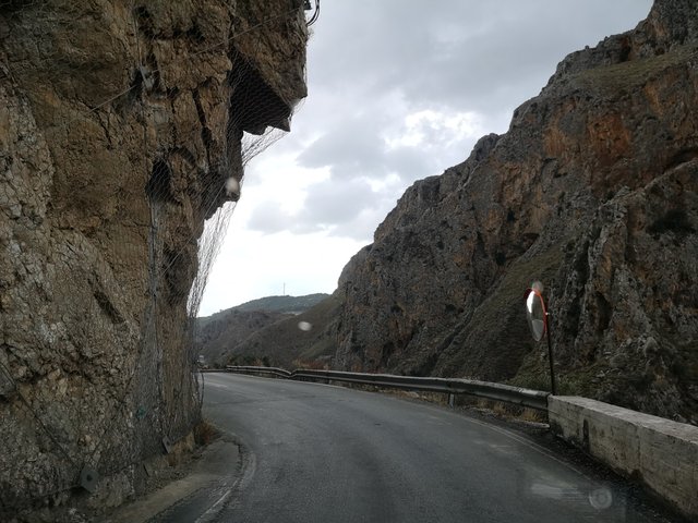 dangerous-road-to-elafonisi-beach-topolia-gorge.jpg