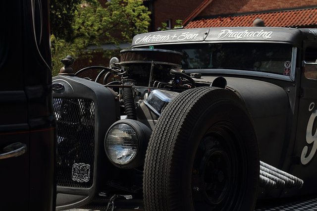 800px-Oldtimer_1928er_Ford_Modell_A_Coupé_Hot_Rod_9358.jpg